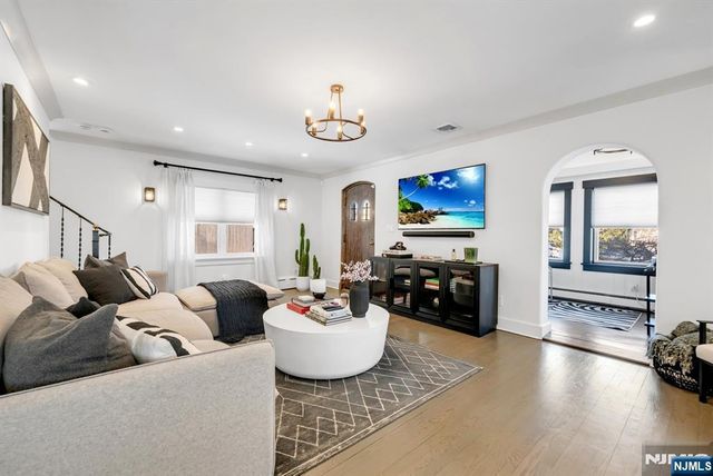 29 Martin Terrace, Hackensack, NJ 07601