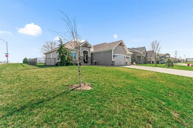 4100 SE Kyle Phillip Court, Blue Springs, MO 64014