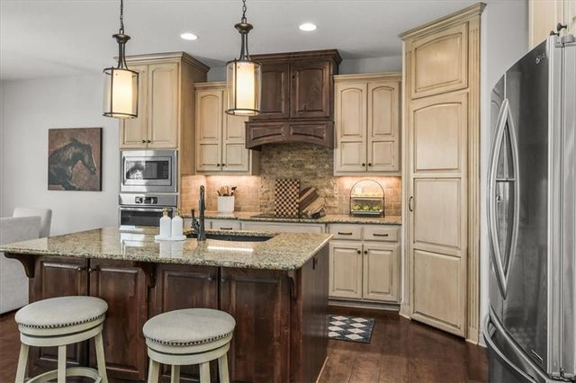 4100 SE Kyle Phillip Court, Blue Springs, MO 64014