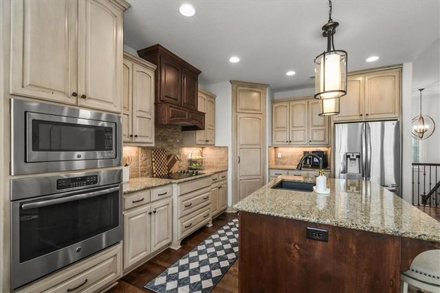 4100 SE Kyle Phillip Court, Blue Springs, MO 64014