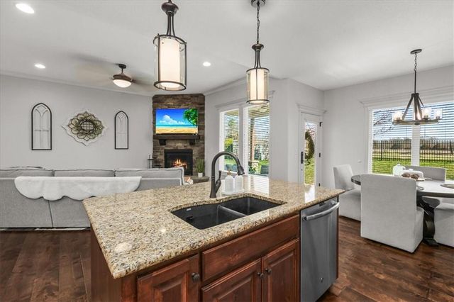 4100 SE Kyle Phillip Court, Blue Springs, MO 64014