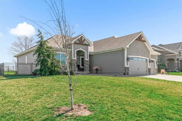 4100 SE Kyle Phillip Court, Blue Springs, MO 64014