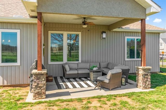 4100 SE Kyle Phillip Court, Blue Springs, MO 64014