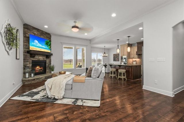 4100 SE Kyle Phillip Court, Blue Springs, MO 64014