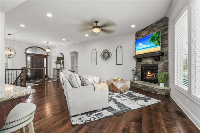 4100 SE Kyle Phillip Court, Blue Springs, MO 64014