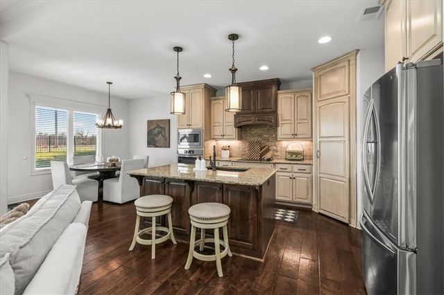 4100 SE Kyle Phillip Court, Blue Springs, MO 64014