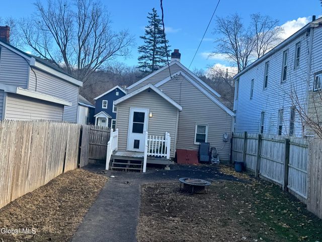 707 5th Avenue, Troy, NY 12182