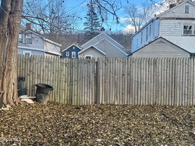 707 5th Avenue, Troy, NY 12182