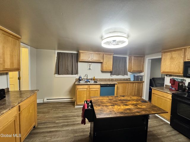 707 5th Avenue, Troy, NY 12182