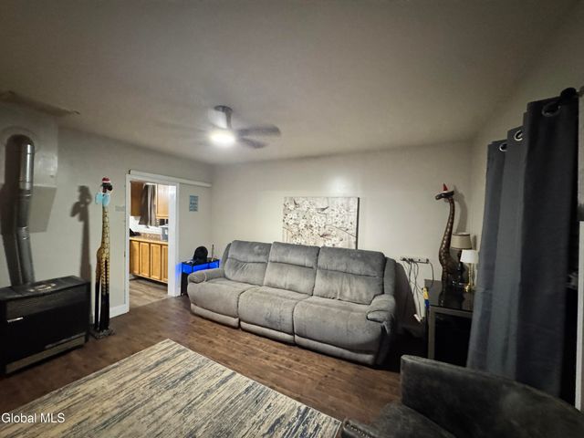 707 5th Avenue, Troy, NY 12182