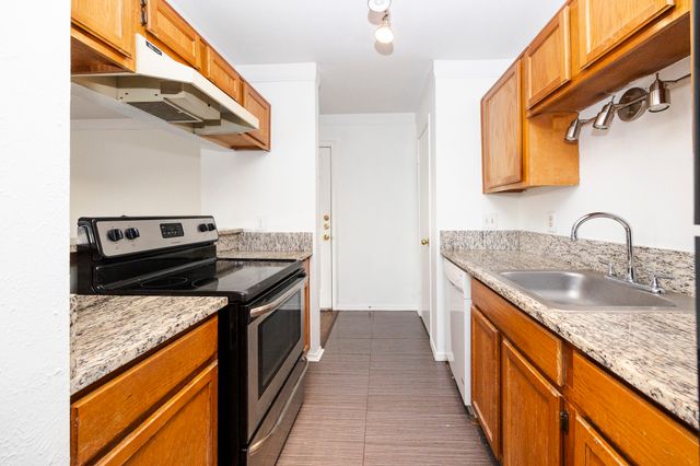 18333 Roehampton Drive 825, Dallas, TX 75252