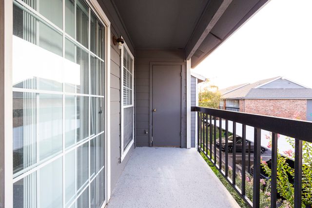 18333 Roehampton Drive 825, Dallas, TX 75252