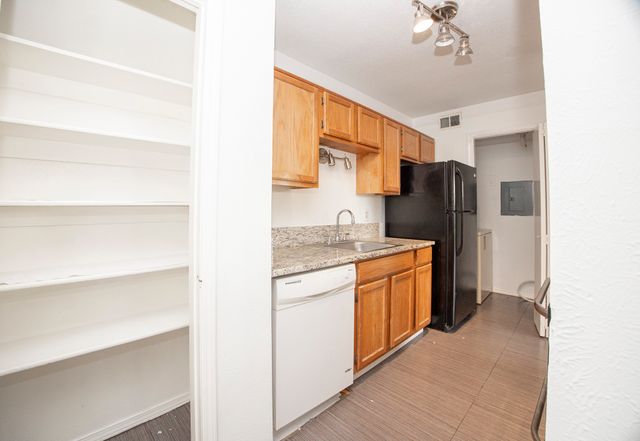 18333 Roehampton Drive 825, Dallas, TX 75252