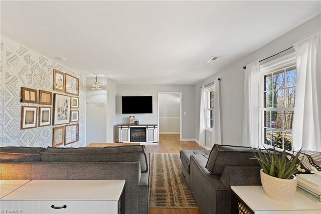 5501 Club Knoll Road, Winston-salem, NC 27105