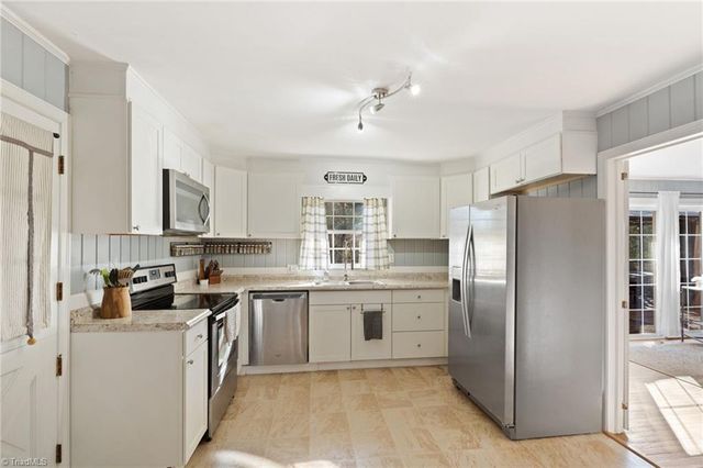 5501 Club Knoll Road, Winston-salem, NC 27105