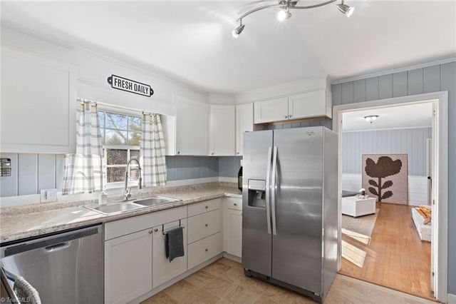 5501 Club Knoll Road, Winston-salem, NC 27105