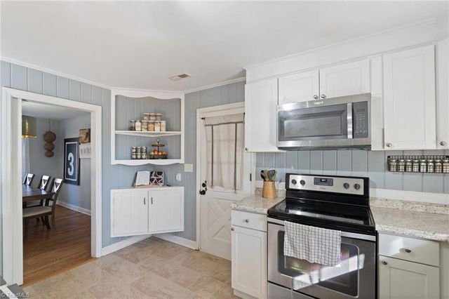 5501 Club Knoll Road, Winston-salem, NC 27105