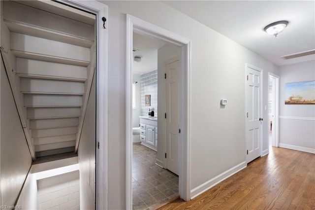 5501 Club Knoll Road, Winston-salem, NC 27105