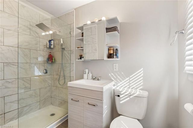 5501 Club Knoll Road, Winston-salem, NC 27105