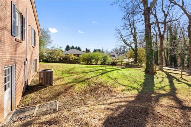 5501 Club Knoll Road, Winston-salem, NC 27105