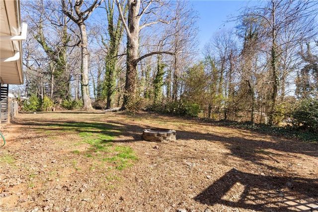 5501 Club Knoll Road, Winston-salem, NC 27105