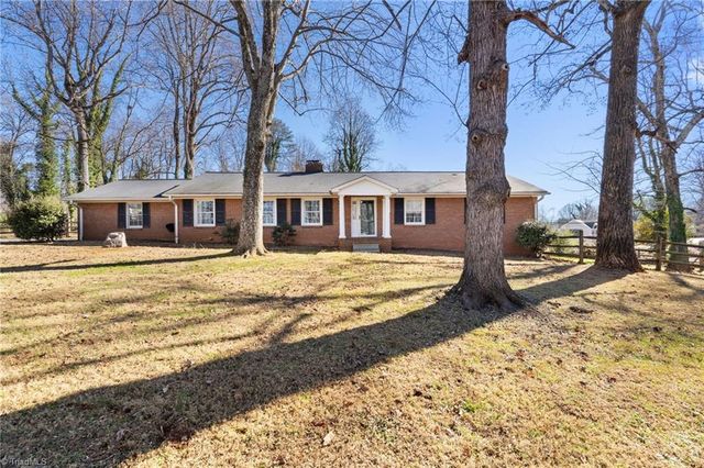 5501 Club Knoll Road, Winston-salem, NC 27105