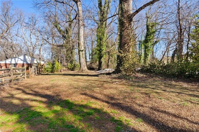 5501 Club Knoll Road, Winston-salem, NC 27105