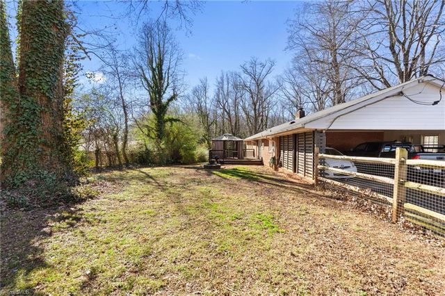 5501 Club Knoll Road, Winston-salem, NC 27105