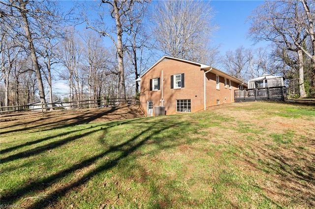 5501 Club Knoll Road, Winston-salem, NC 27105