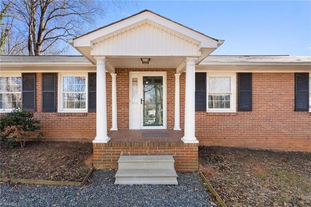 5501 Club Knoll Road, Winston-salem, NC 27105