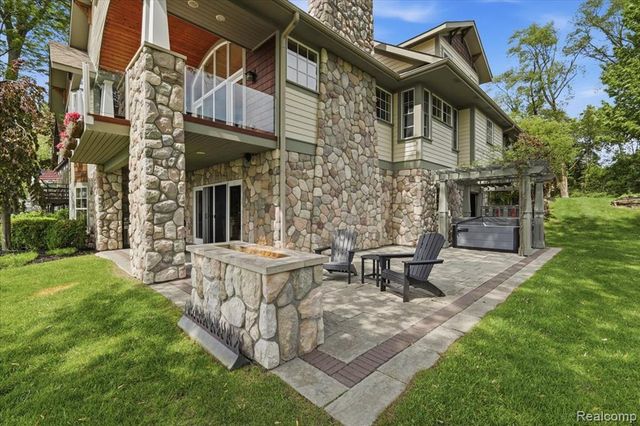 8665 Lakeview Boulevard, Clarkston, MI 48348