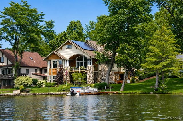 8665 Lakeview Boulevard, Clarkston, MI 48348