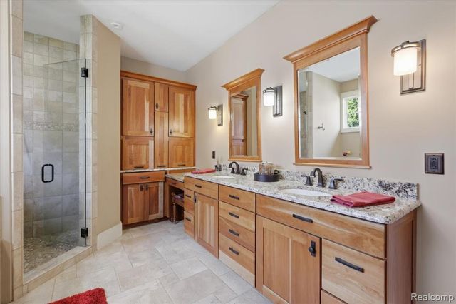 8665 Lakeview Boulevard, Clarkston, MI 48348