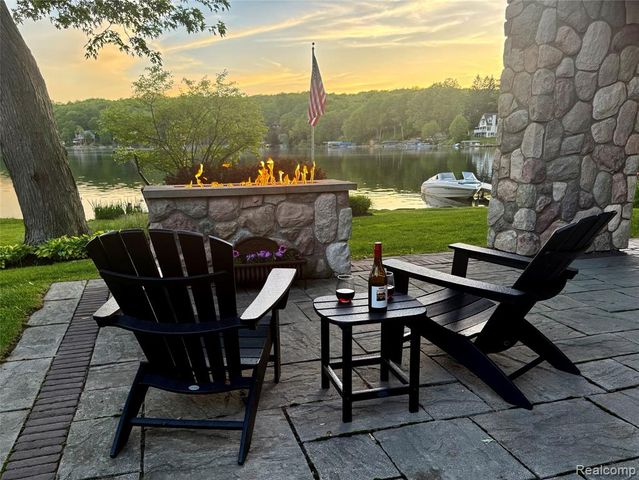 8665 Lakeview Boulevard, Clarkston, MI 48348