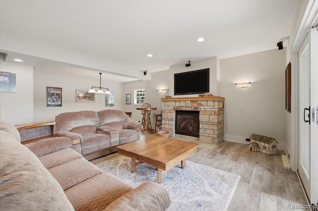 8665 Lakeview Boulevard, Clarkston, MI 48348