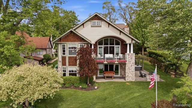 8665 Lakeview Boulevard, Clarkston, MI 48348