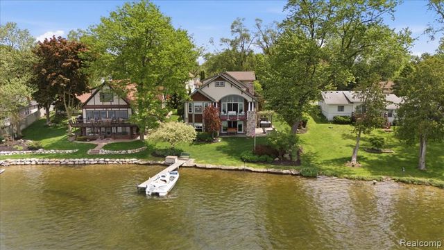 8665 Lakeview Boulevard, Clarkston, MI 48348