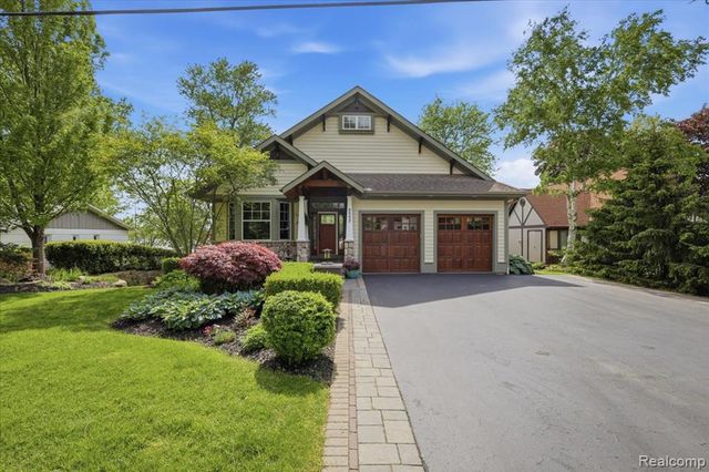 8665 Lakeview Boulevard, Clarkston, MI 48348