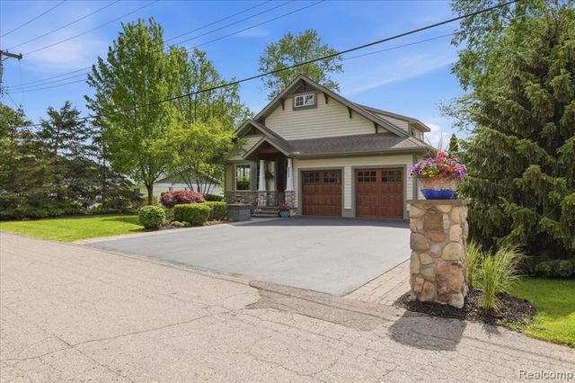8665 Lakeview Boulevard, Clarkston, MI 48348