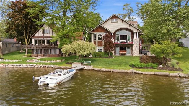 8665 Lakeview Boulevard, Clarkston, MI 48348