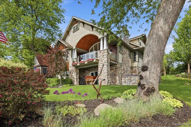 8665 Lakeview Boulevard, Clarkston, MI 48348