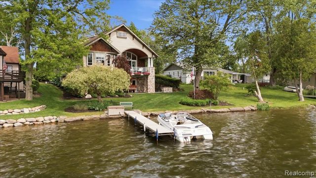 8665 Lakeview Boulevard, Clarkston, MI 48348