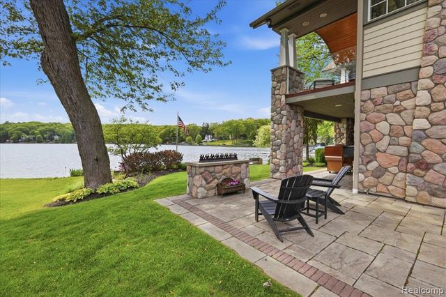 8665 Lakeview Boulevard, Clarkston, MI 48348