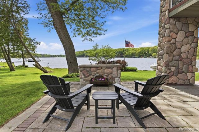 8665 Lakeview Boulevard, Clarkston, MI 48348