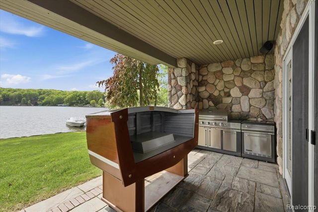 8665 Lakeview Boulevard, Clarkston, MI 48348