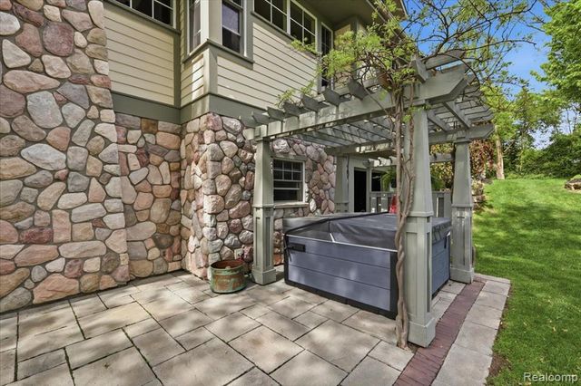 8665 Lakeview Boulevard, Clarkston, MI 48348