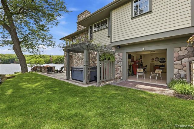 8665 Lakeview Boulevard, Clarkston, MI 48348