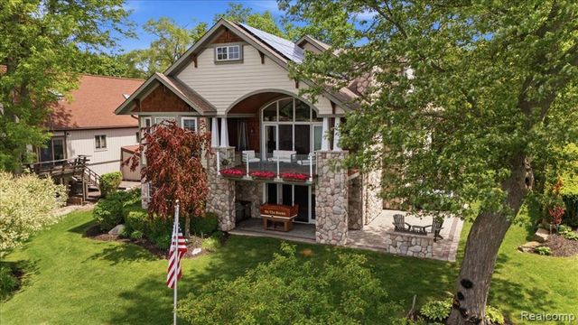 8665 Lakeview Boulevard, Clarkston, MI 48348