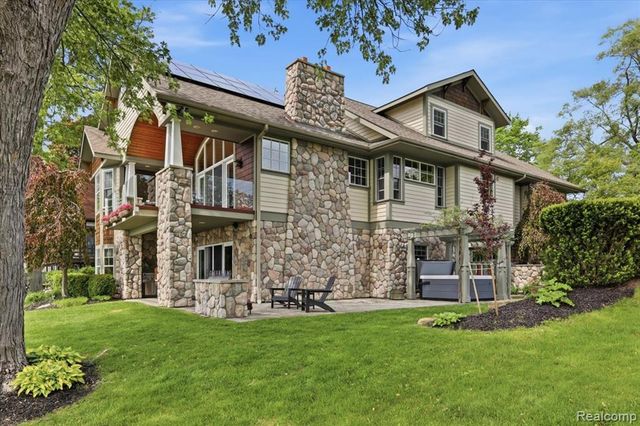 8665 Lakeview Boulevard, Clarkston, MI 48348