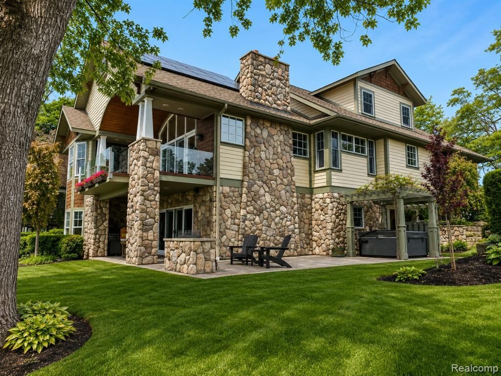8665 Lakeview Boulevard, Clarkston, MI 48348